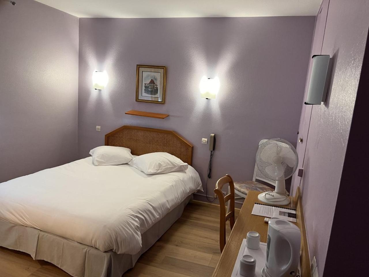 Hostellerie Au Rendez-Vous Des Amis 肖蒙 外观 照片